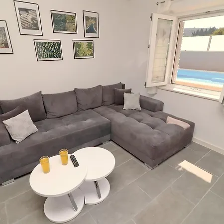 Ivana - Three-bedroom With Private Pool Zrnovo