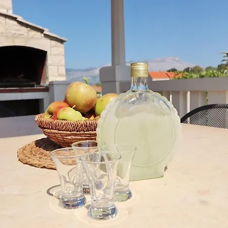 Villa Ivana - Three-bedroom With Private Pool Zrnovo