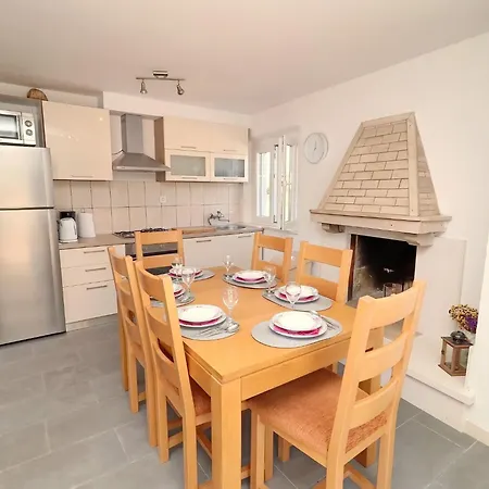 Ivana - Three-bedroom With Private Pool
