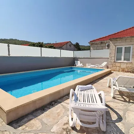 Ivana - Three-bedroom With Private Pool Villa Zrnovo