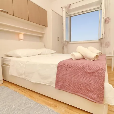 Ivana - Three-bedroom With Private Pool Zrnovo