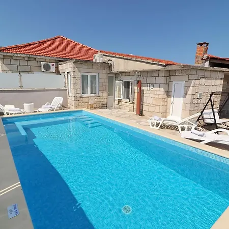 Ivana - Three-bedroom With Private Pool