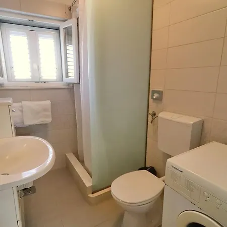 Ivana - Three-bedroom With Private Pool * Zrnovo