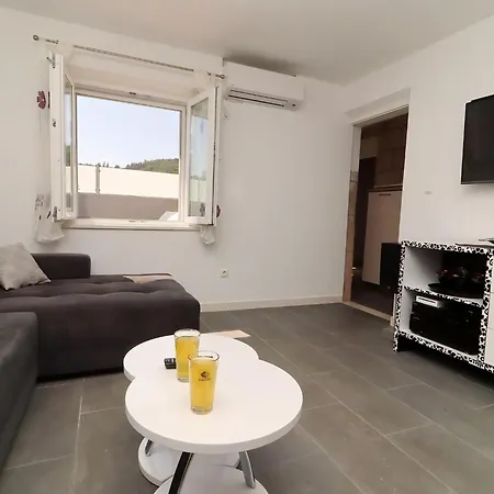 فيلة Ivana - Three-bedroom With Private Pool Zrnovo