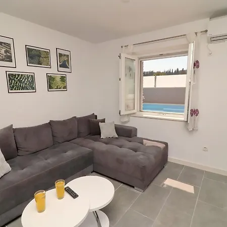 Ivana - Three-bedroom With Private Pool *