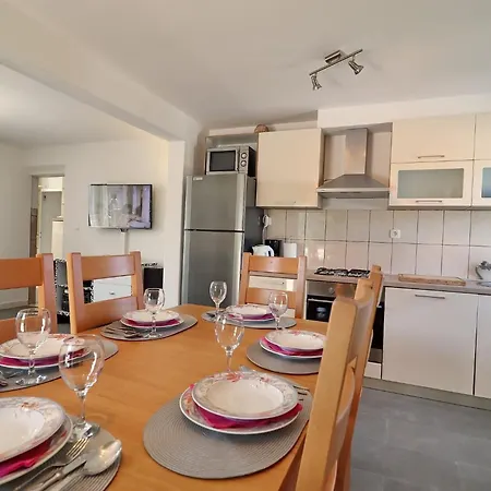 Ivana - Three-bedroom With Private Pool فيلة *